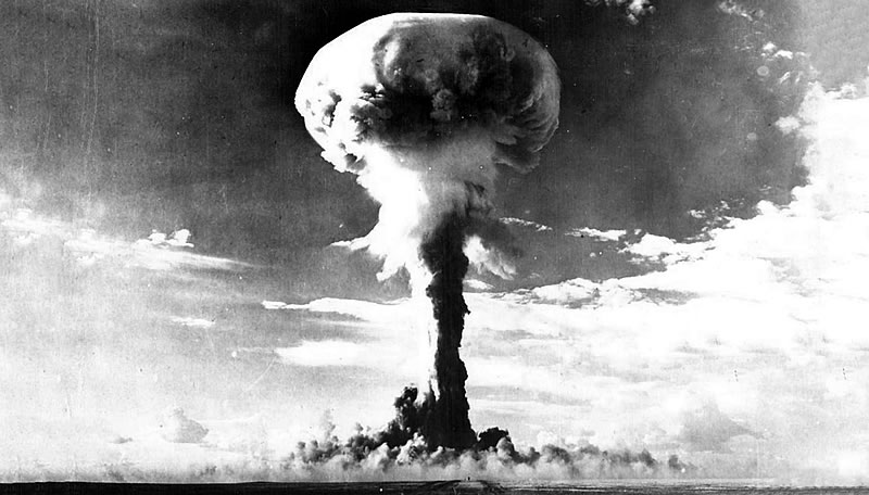 29 августа 1949 года на Семипалатинском полигоне произошло успешное испытание первой в СССР атомной бомбы .  