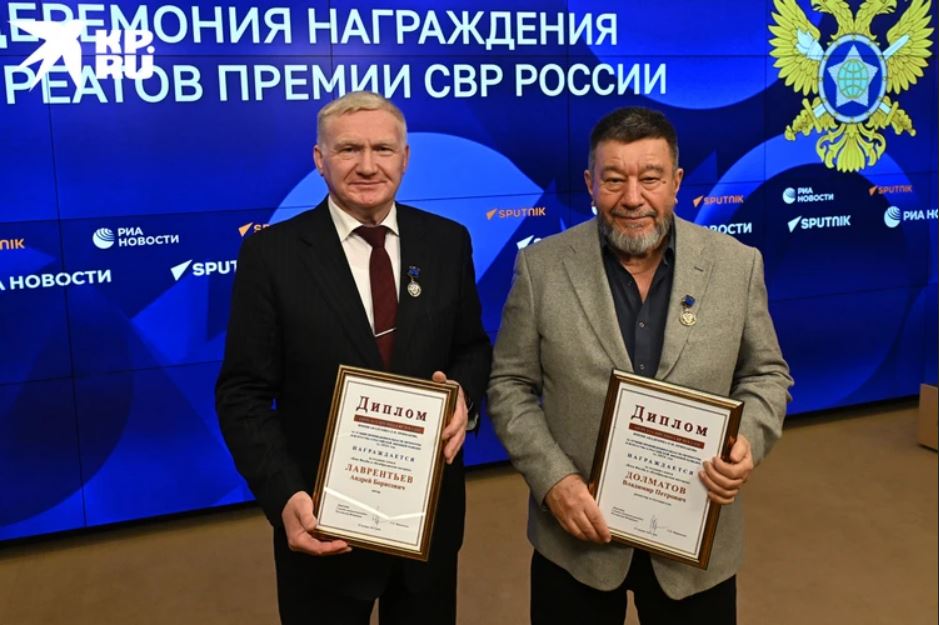 Военный историк Андрей Лаврентьев и редактор и составитель Владимир Долматов Фото: Иван МАКЕЕВ