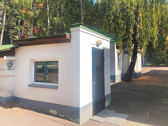 Под этим неприметным домиком спрятан ядерный реактор. фото: Ева Меркачев 